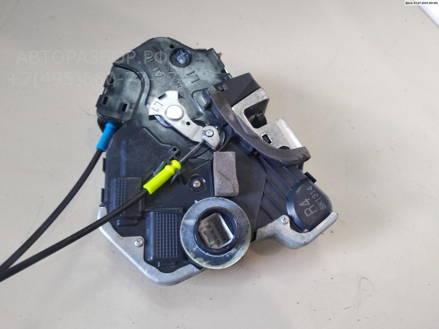 Замок двери передней левой