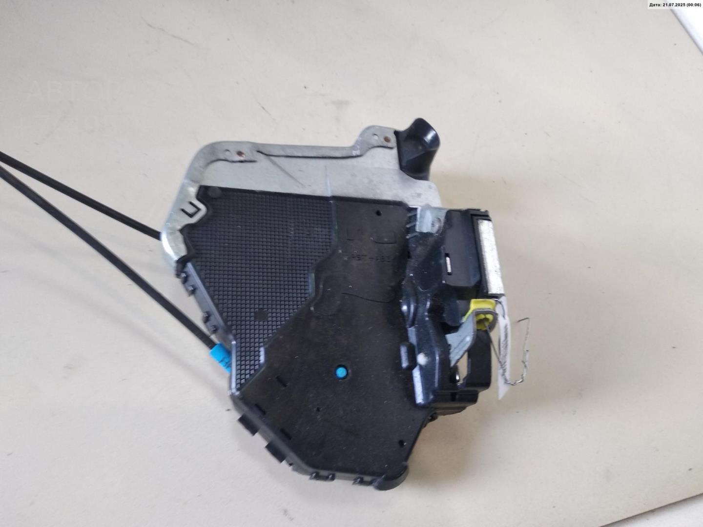 Замок двери передней левой