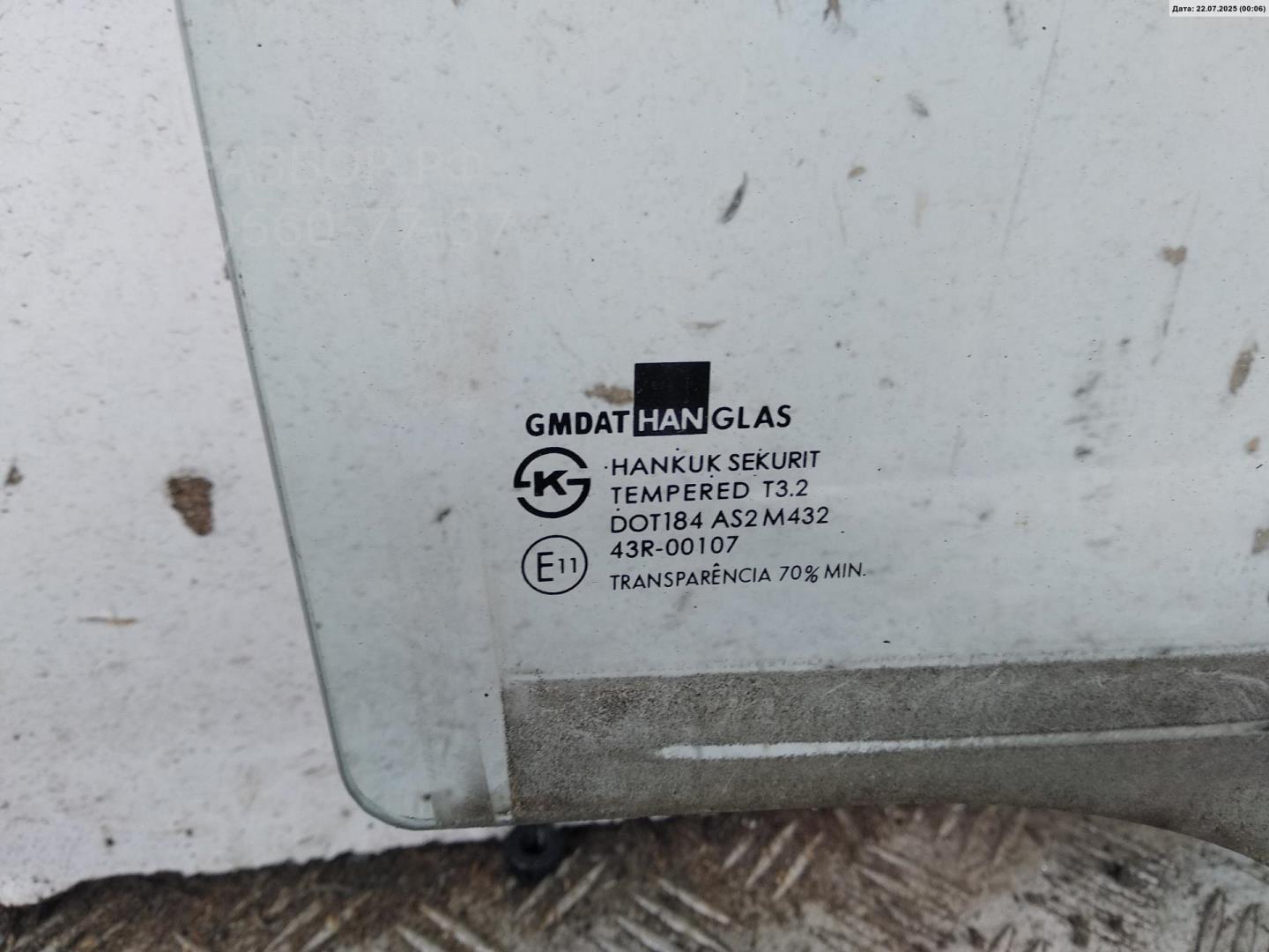 Стекло двери задней правой