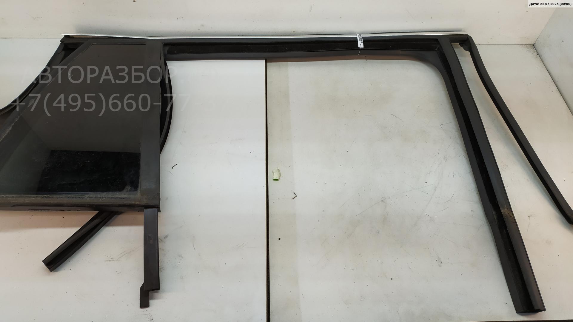 Стекло двери задней правой (форточка)