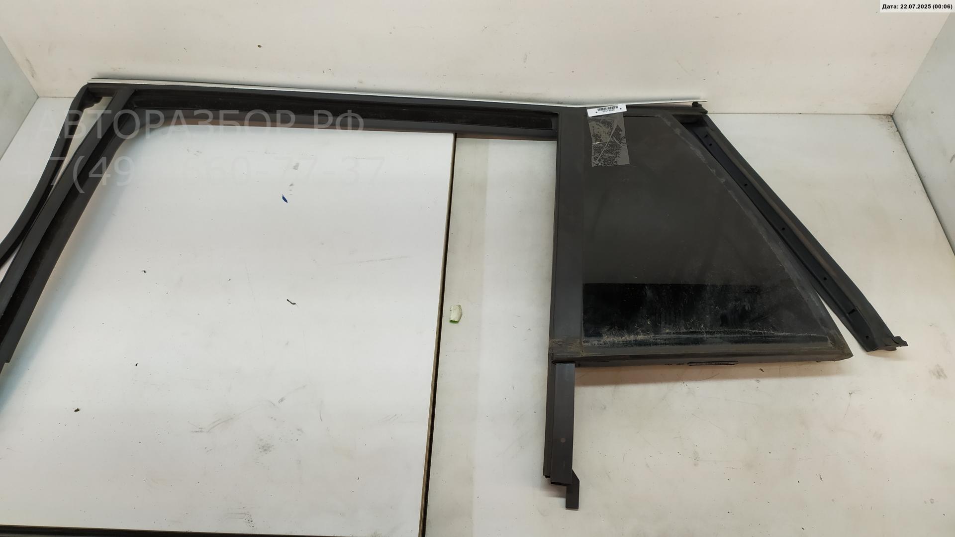Стекло двери задней левой (форточка)