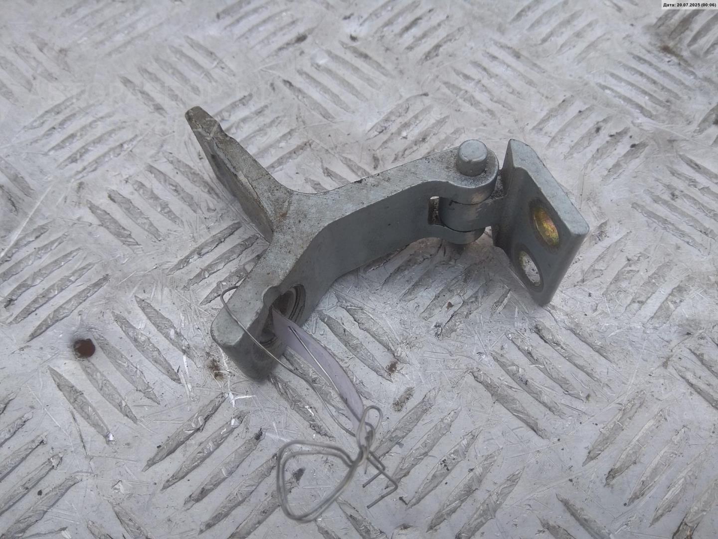 Петля двери