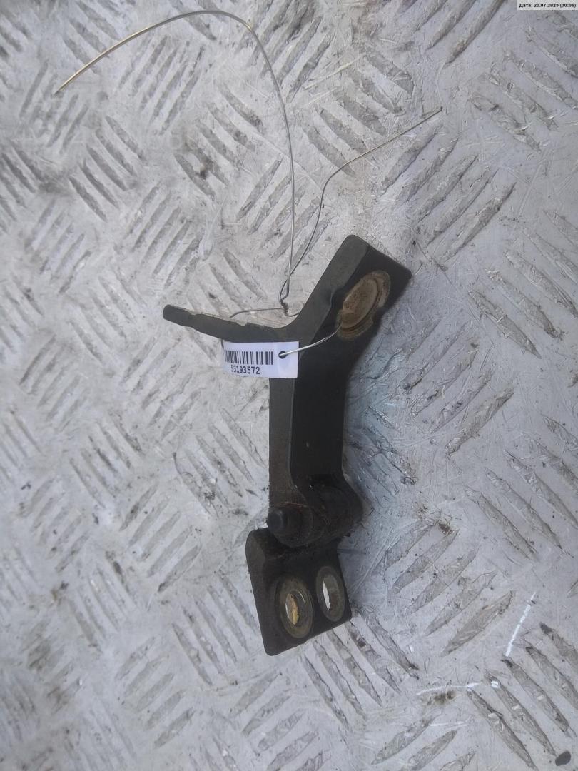 Петля двери