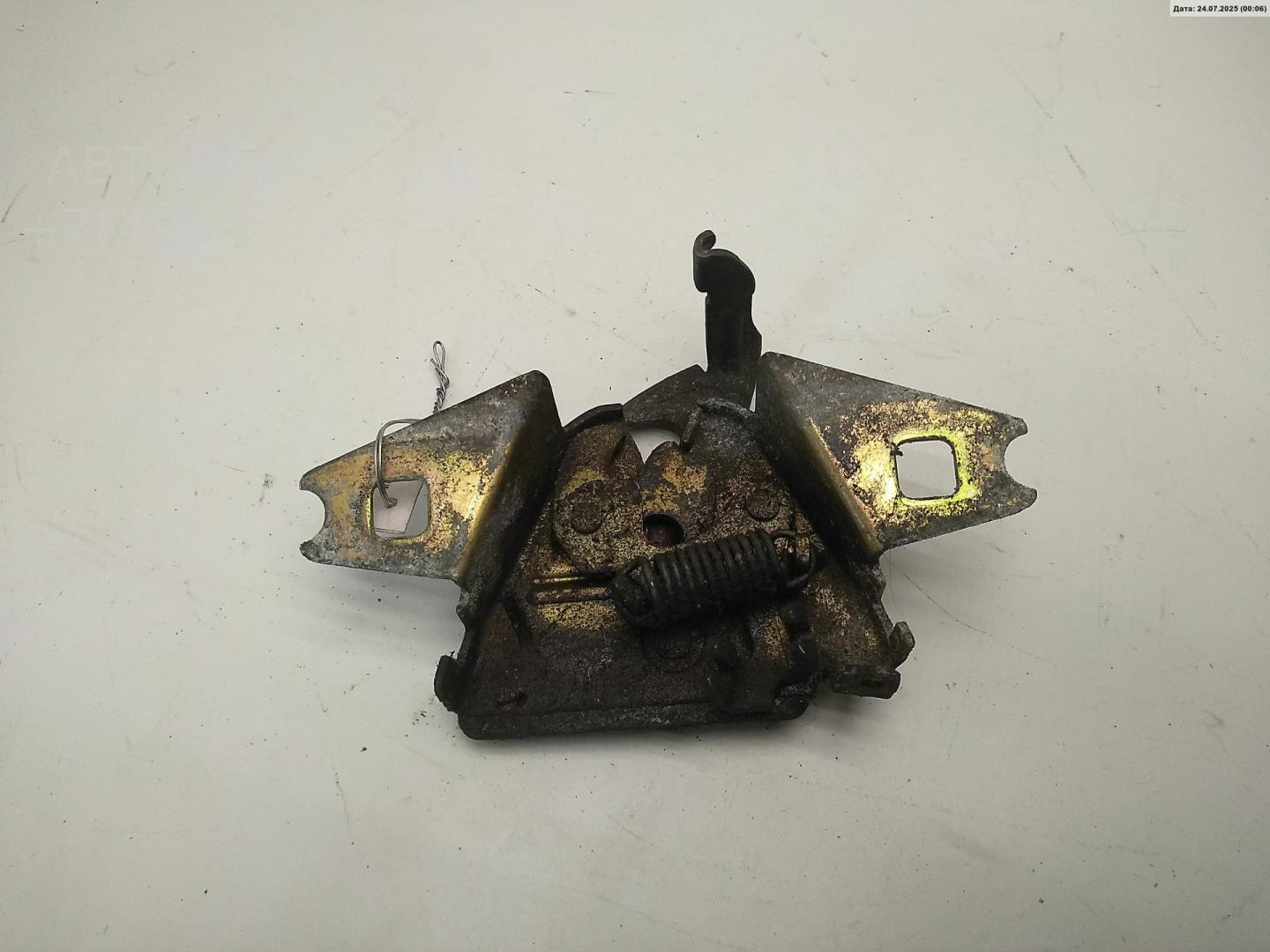 Замок капота