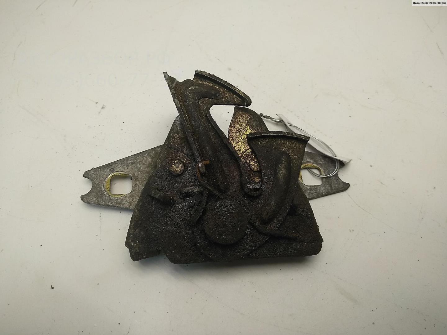 Замок капота