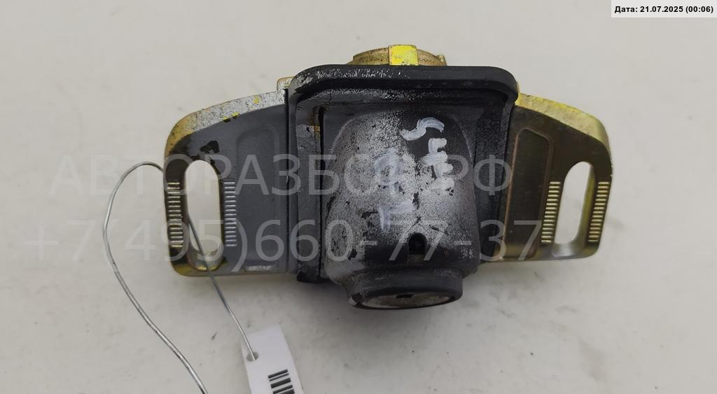 Вставка замка багажника