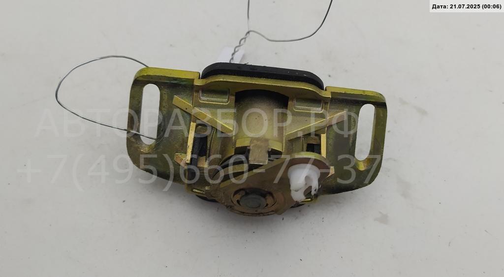 Вставка замка багажника