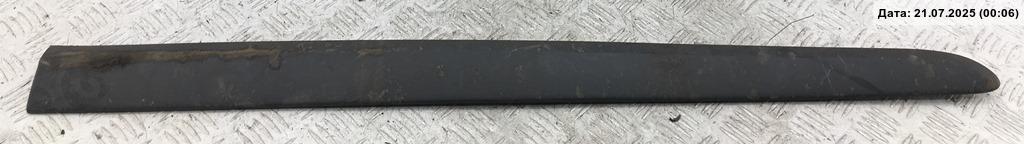 Молдинг двери передней левой