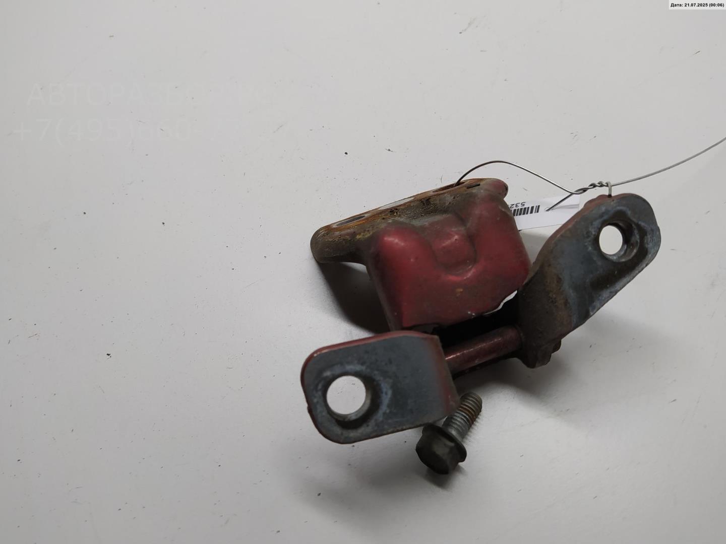 Петля двери