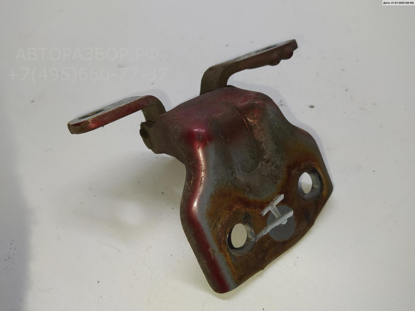 Петля двери