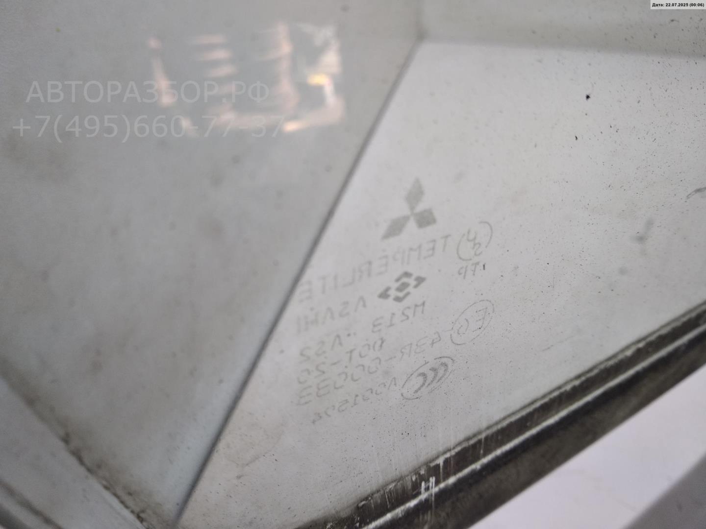 Стекло двери передней правой