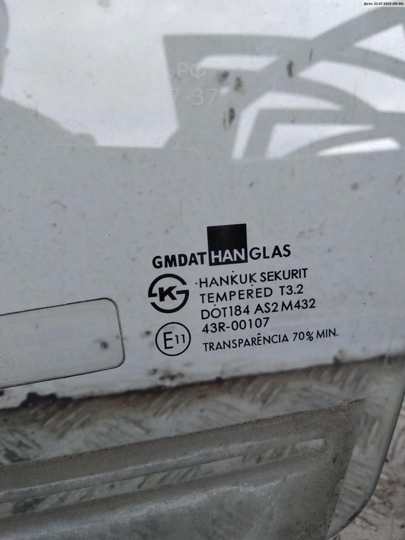 Стекло двери передней левой