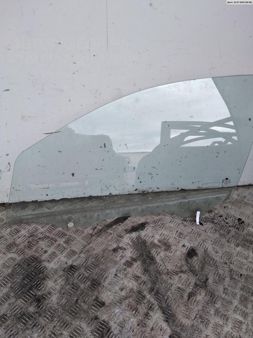 Стекло двери передней левой