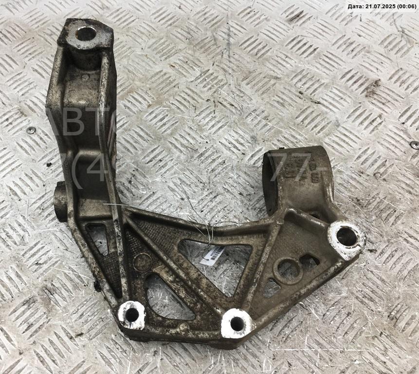 Рычаг передний левый