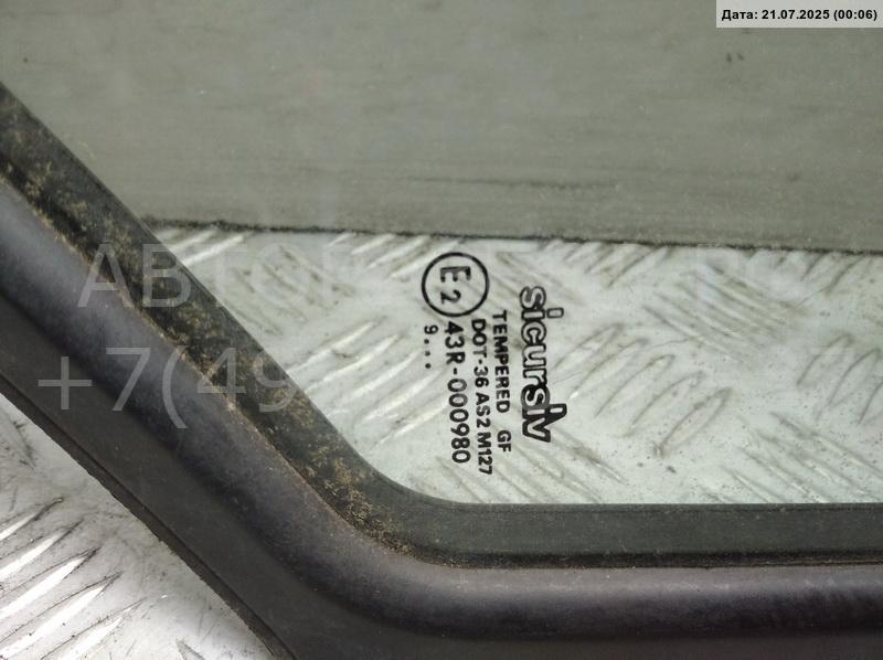 Стекло двери передней левой (форточка)