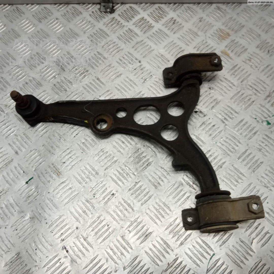 Рычаг передний левый