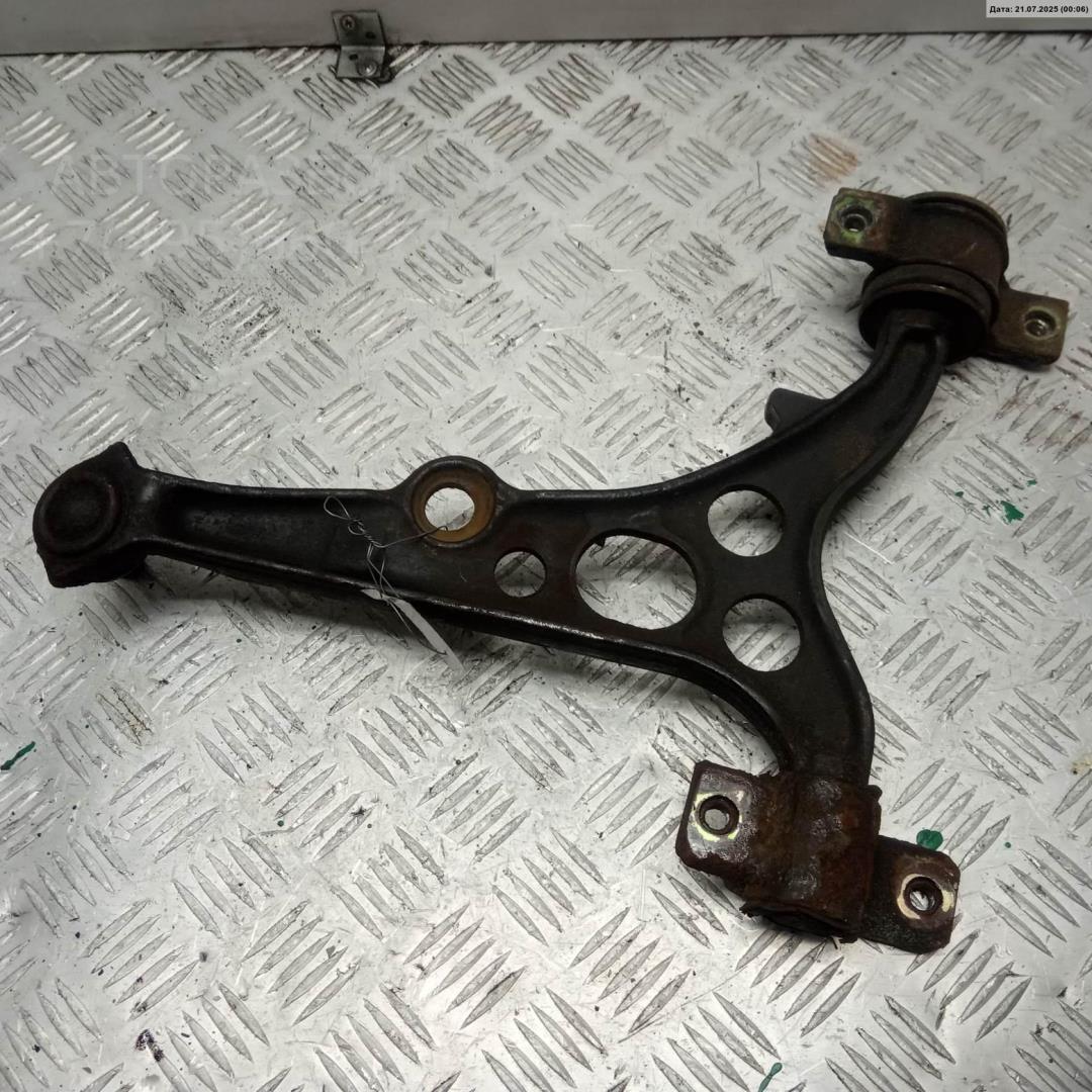 Рычаг передний левый