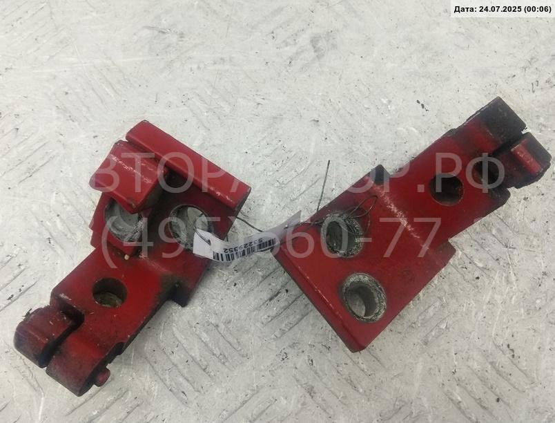 Петля двери