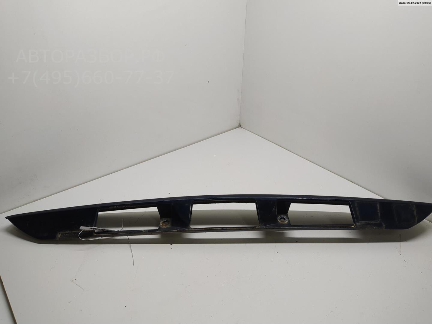 Накладка крышки багажника