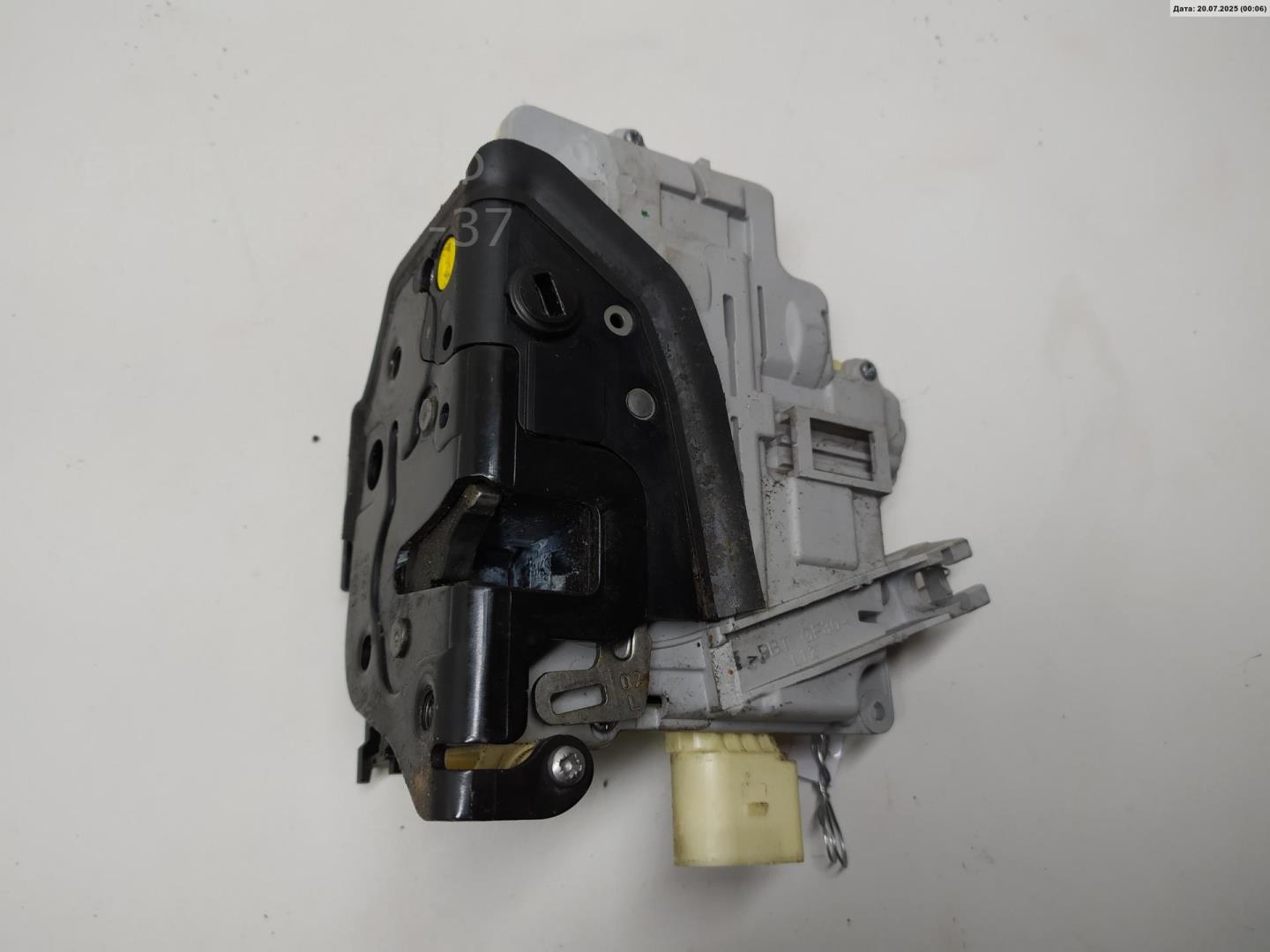 Замок двери задней левой