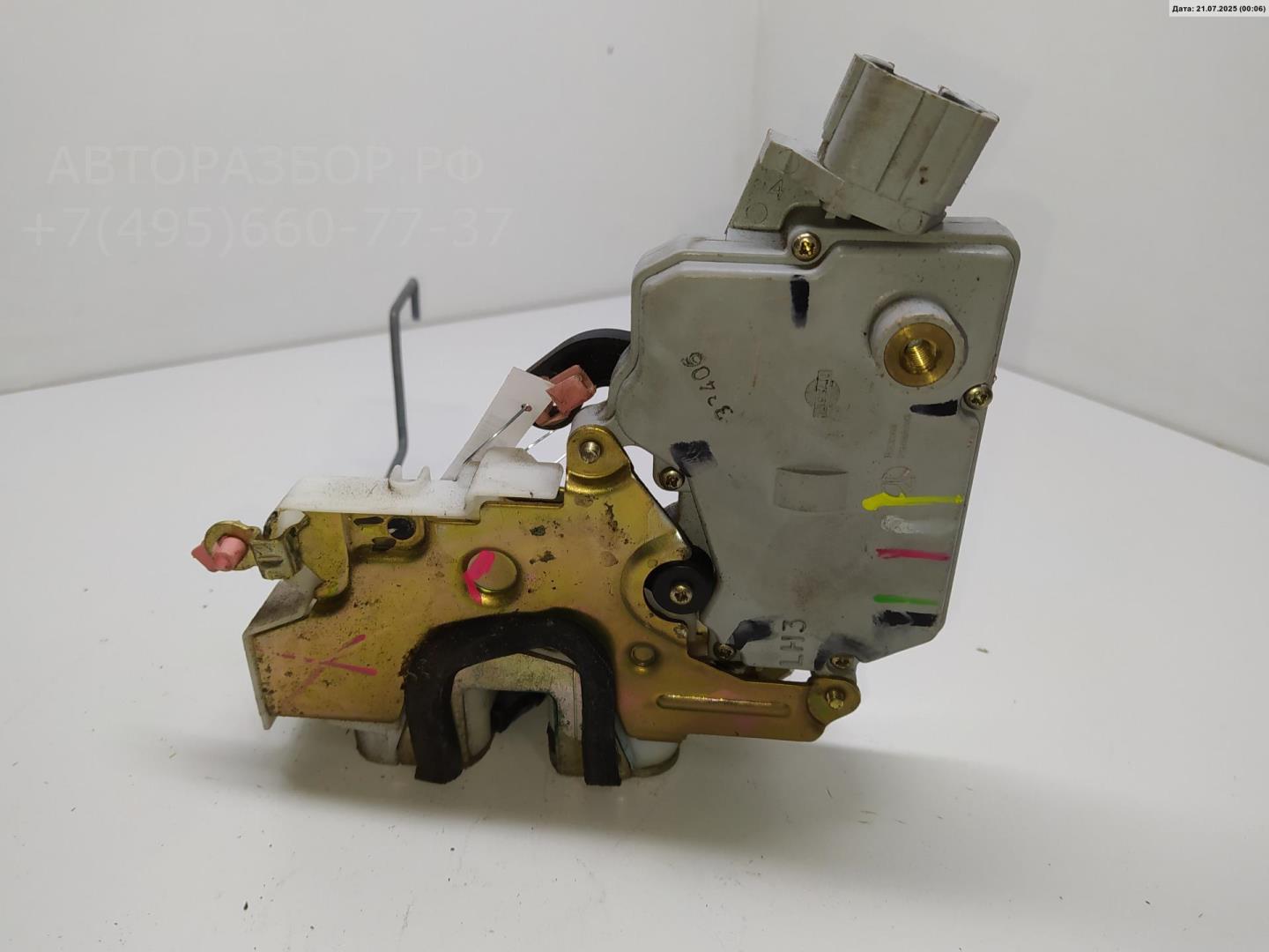 Замок двери передней левой