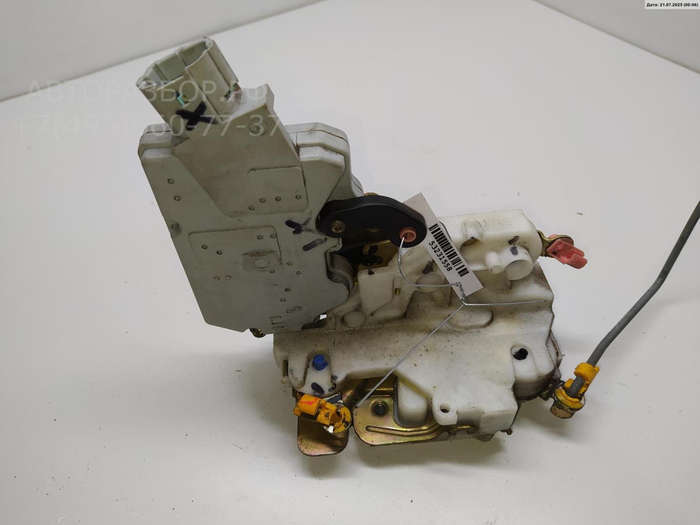 Замок двери передней левой