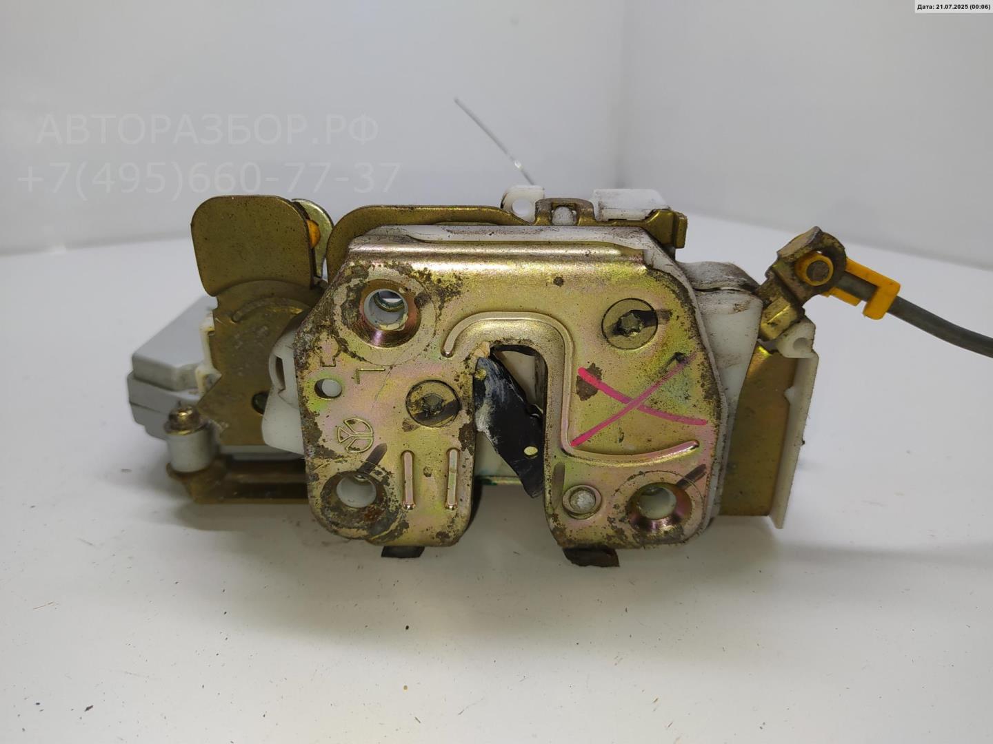 Замок двери передней левой