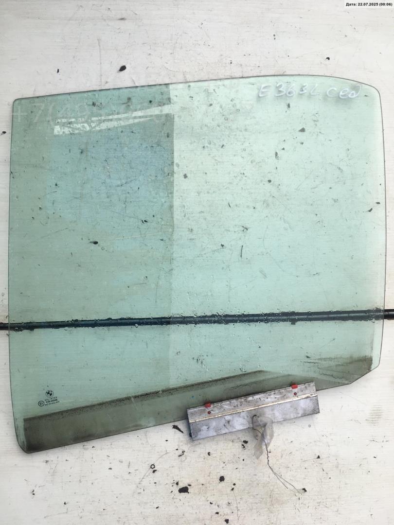 Стекло двери задней левой