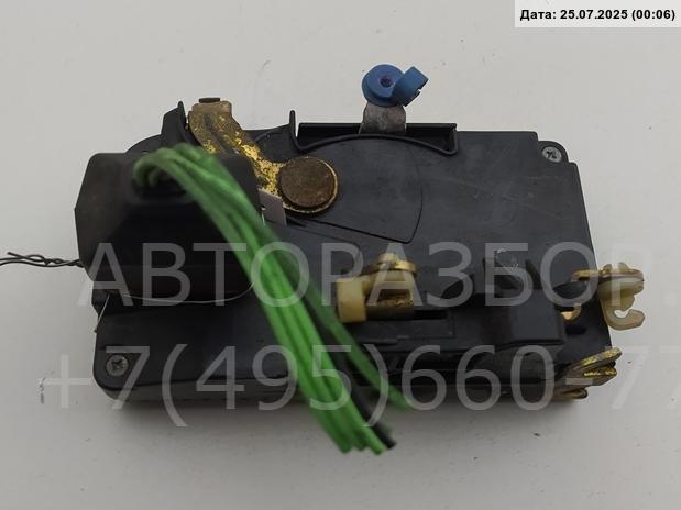 Замок двери передней левой