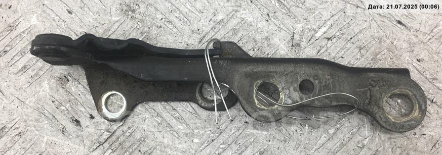 Петля капота левая