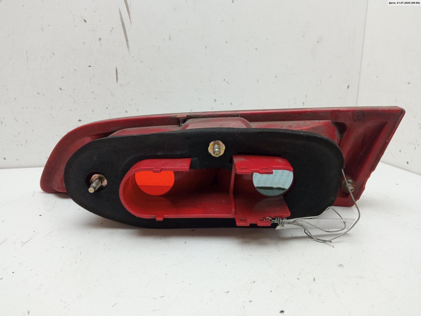 Фонарь задний внутренний правый