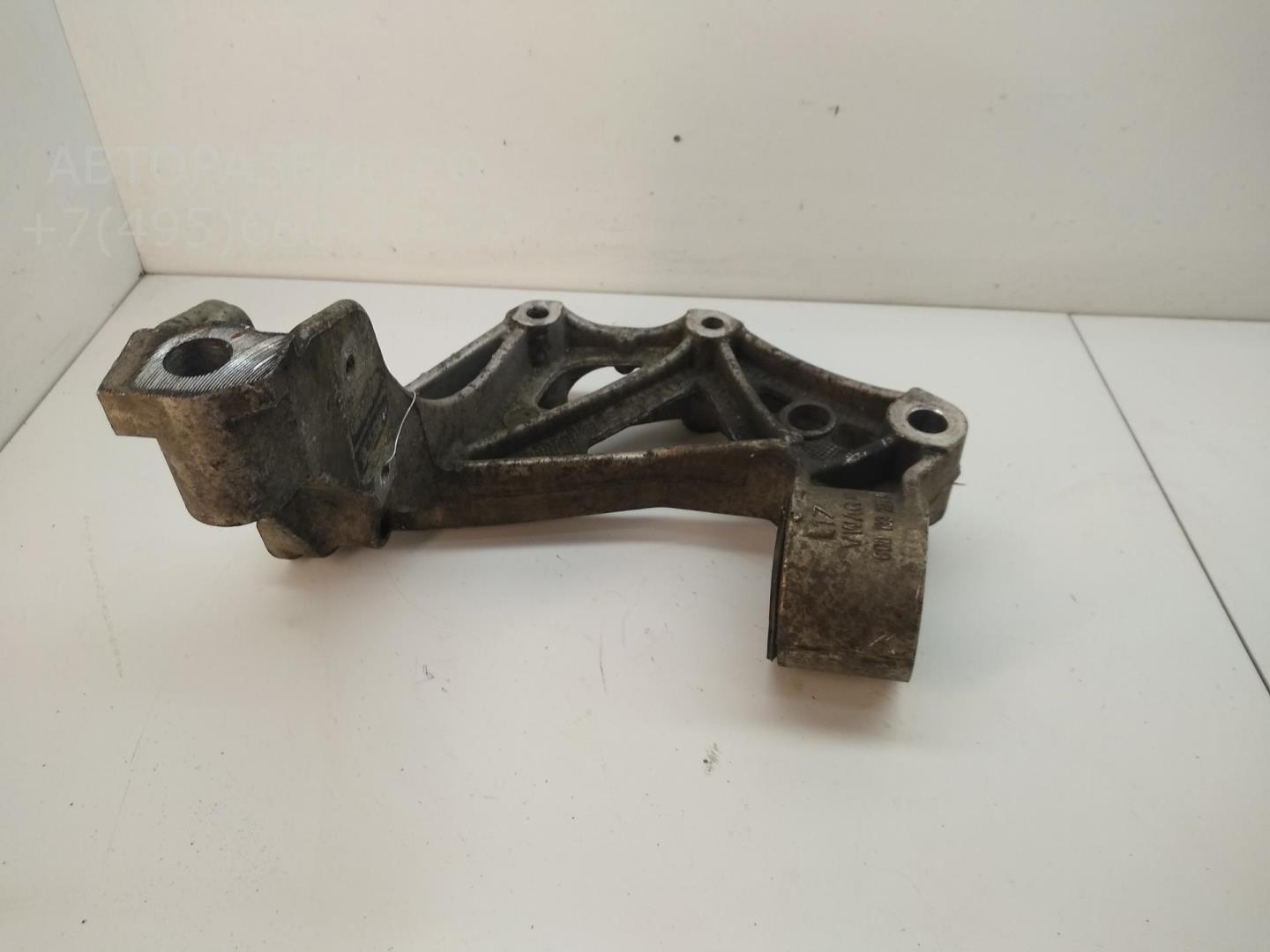 Рычаг передний левый