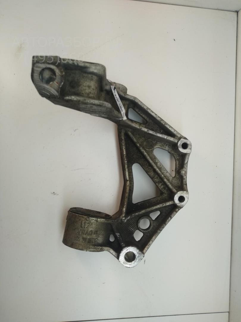 Рычаг передний левый