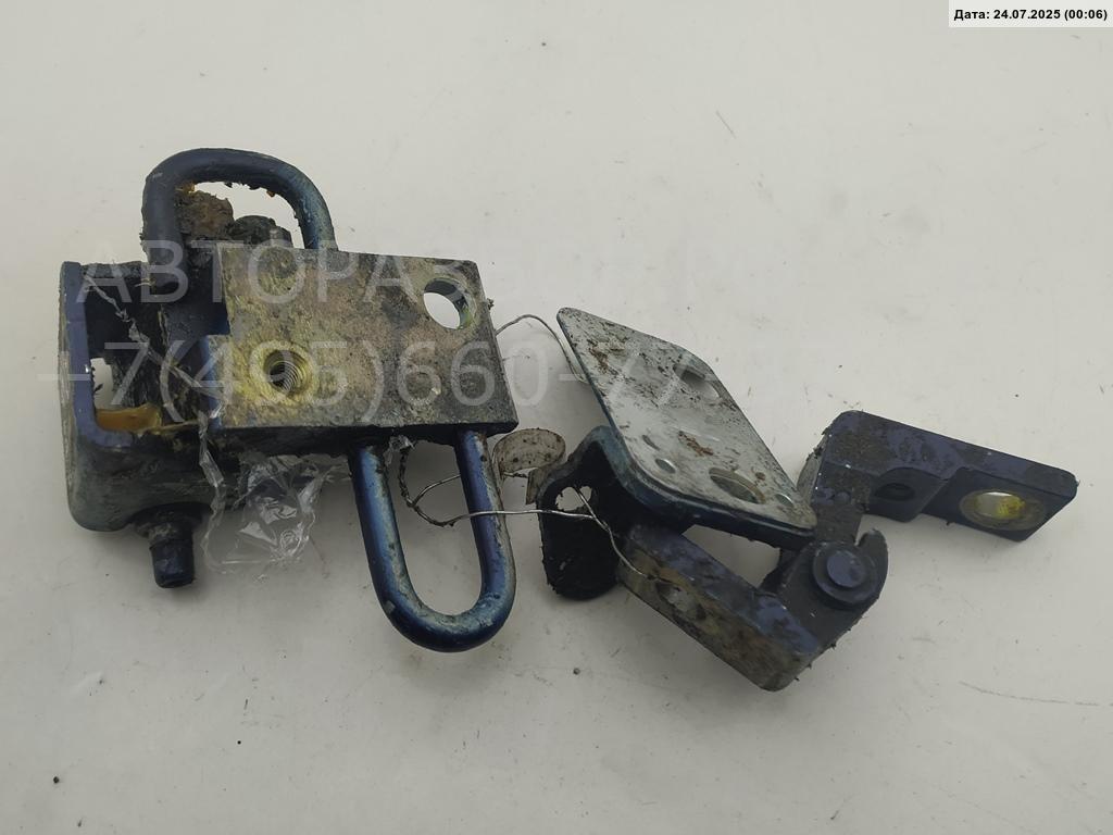 Петля двери