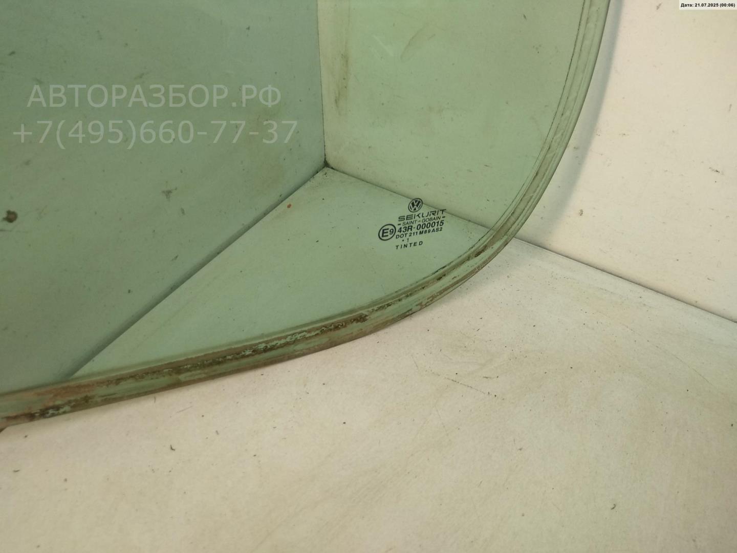 Стекло двери задней левой (форточка)