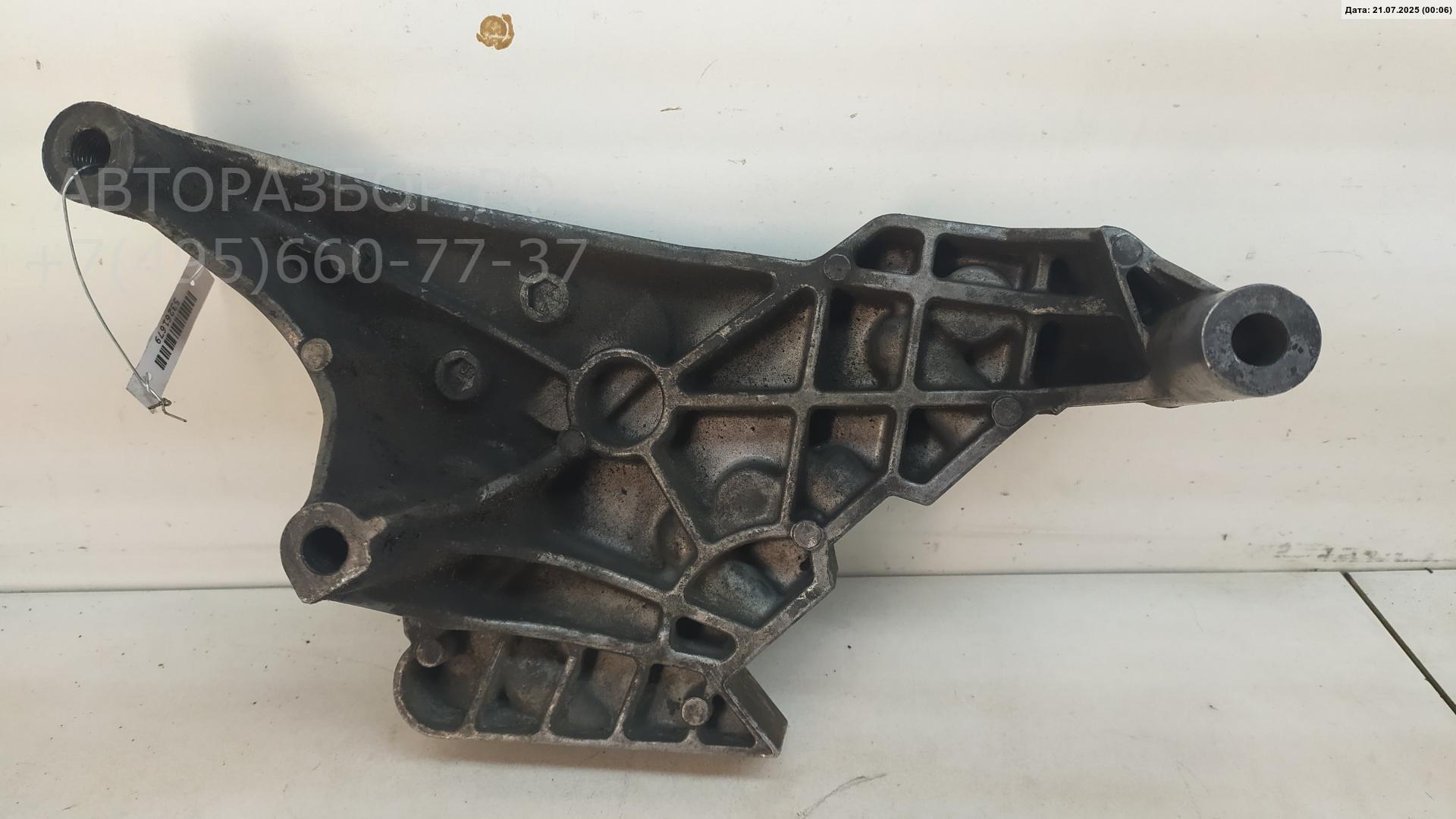 Кронштейн двигателя левый