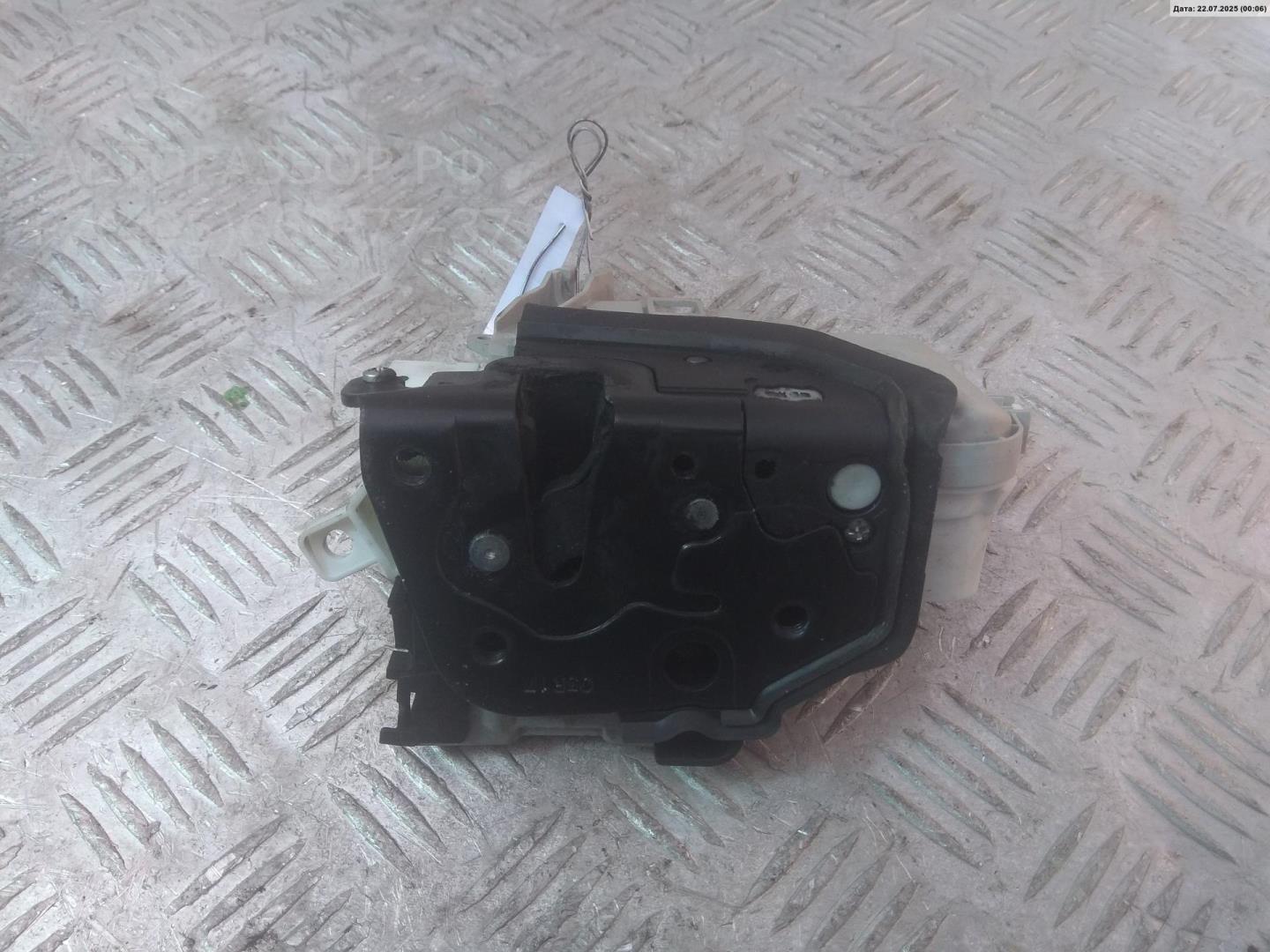 Замок двери передней правой