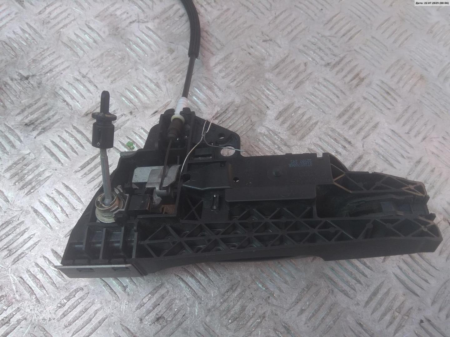 Ручка двери передней наружная правая