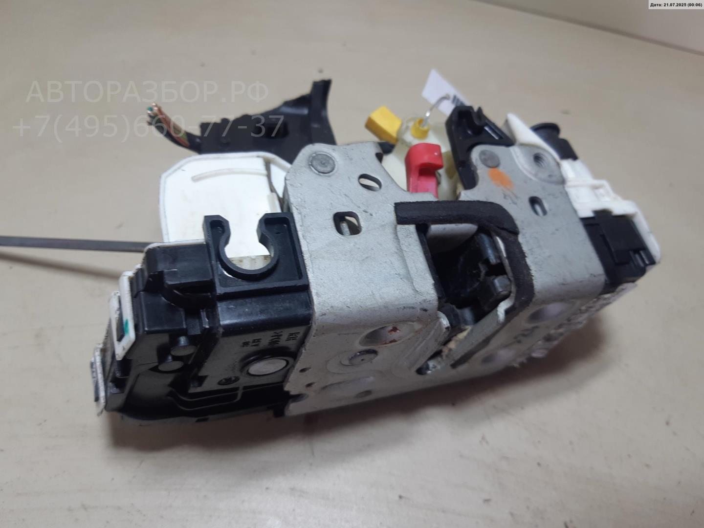 Замок двери передней правой