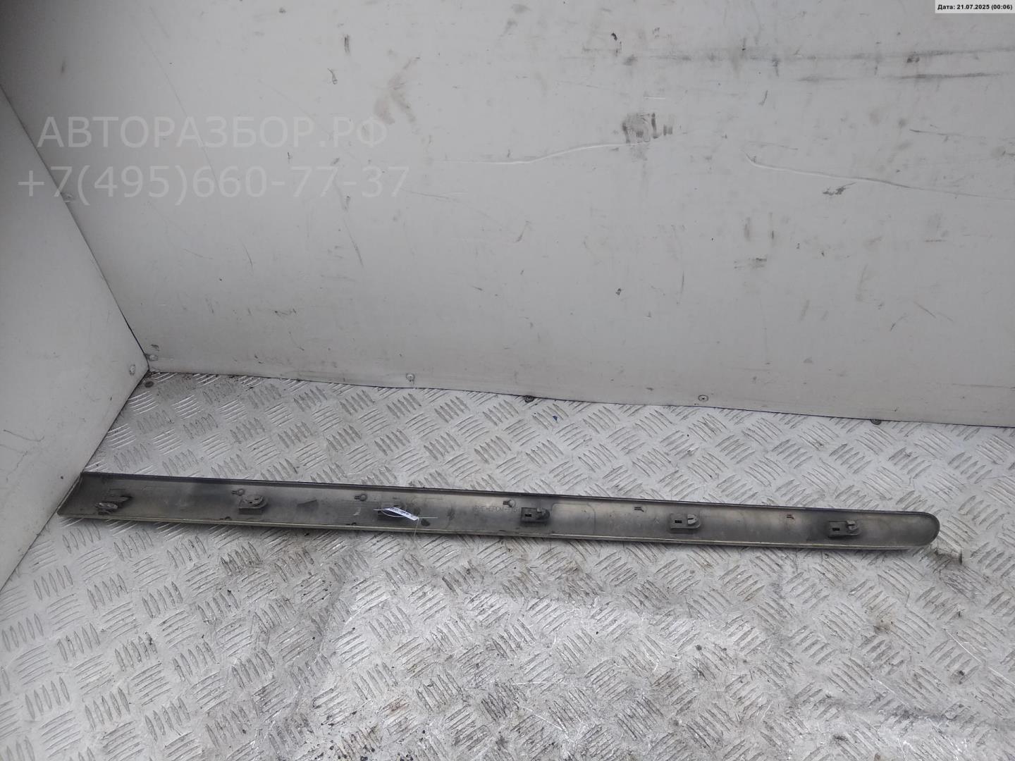 Молдинг двери передней левой