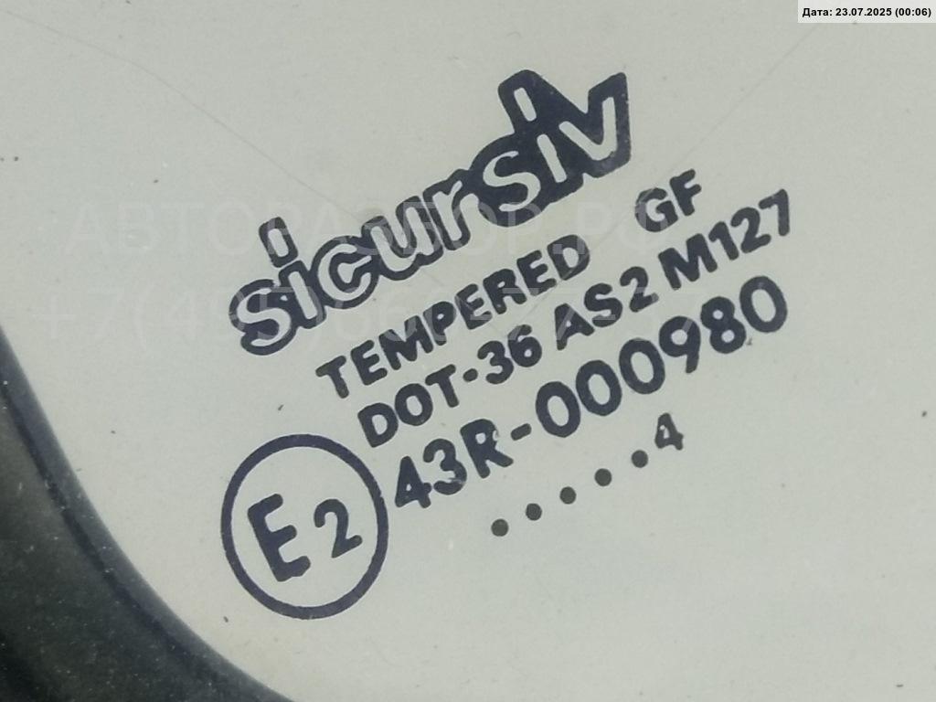 Стекло двери передней правой (форточка)