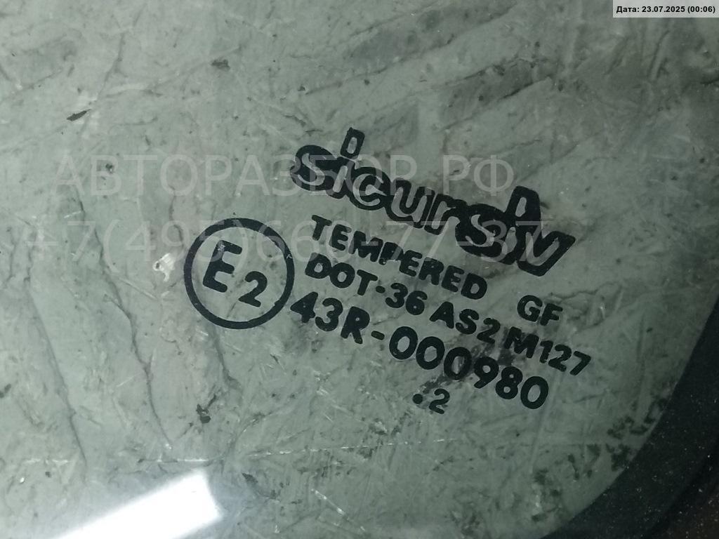 Стекло двери передней левой (форточка)