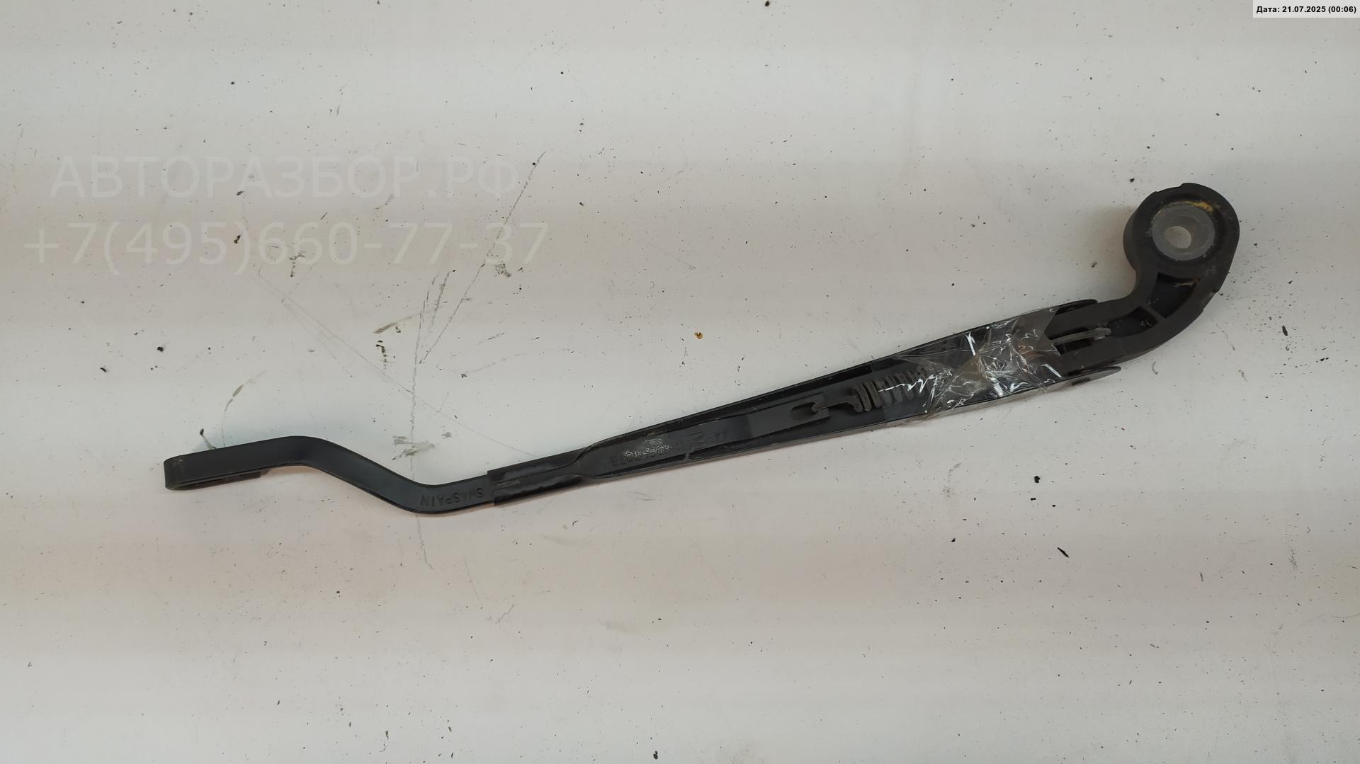 Поводок стеклоочистителя заднего