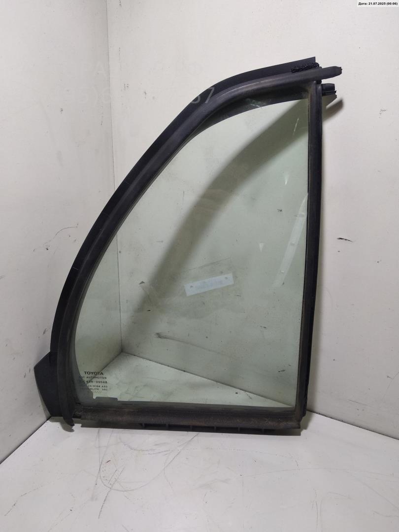 Стекло двери задней правой (форточка)