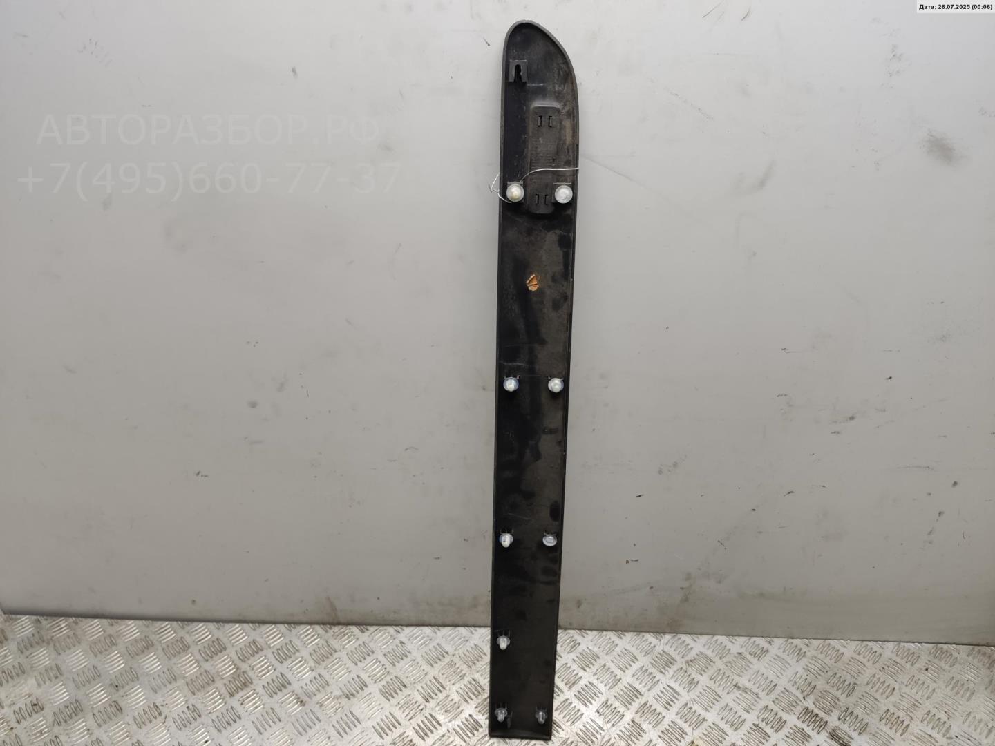 Молдинг двери передней левой