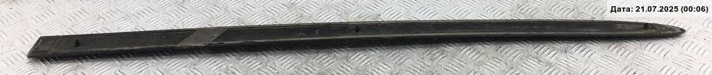 Молдинг двери передней левой