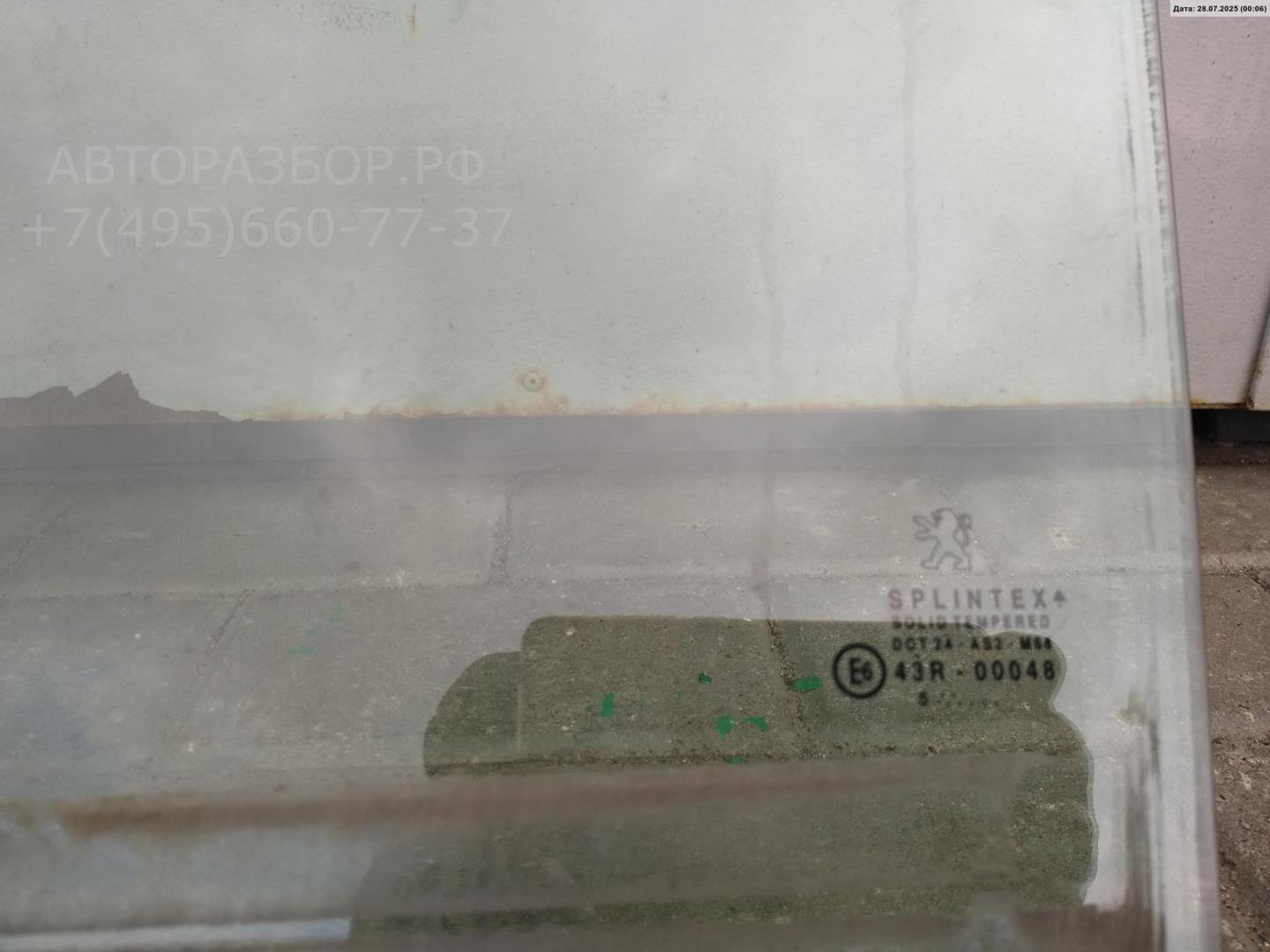 Стекло двери передней левой