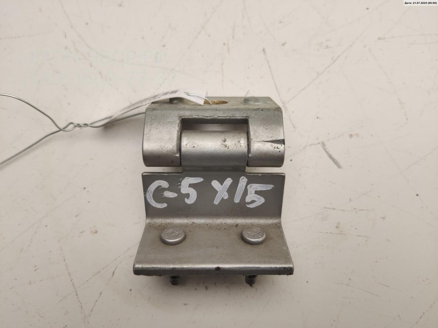 Петля крышки багажника