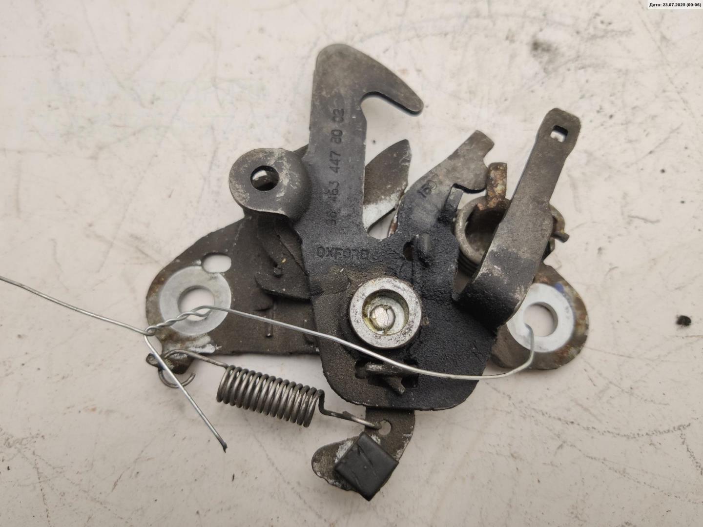 Замок капота