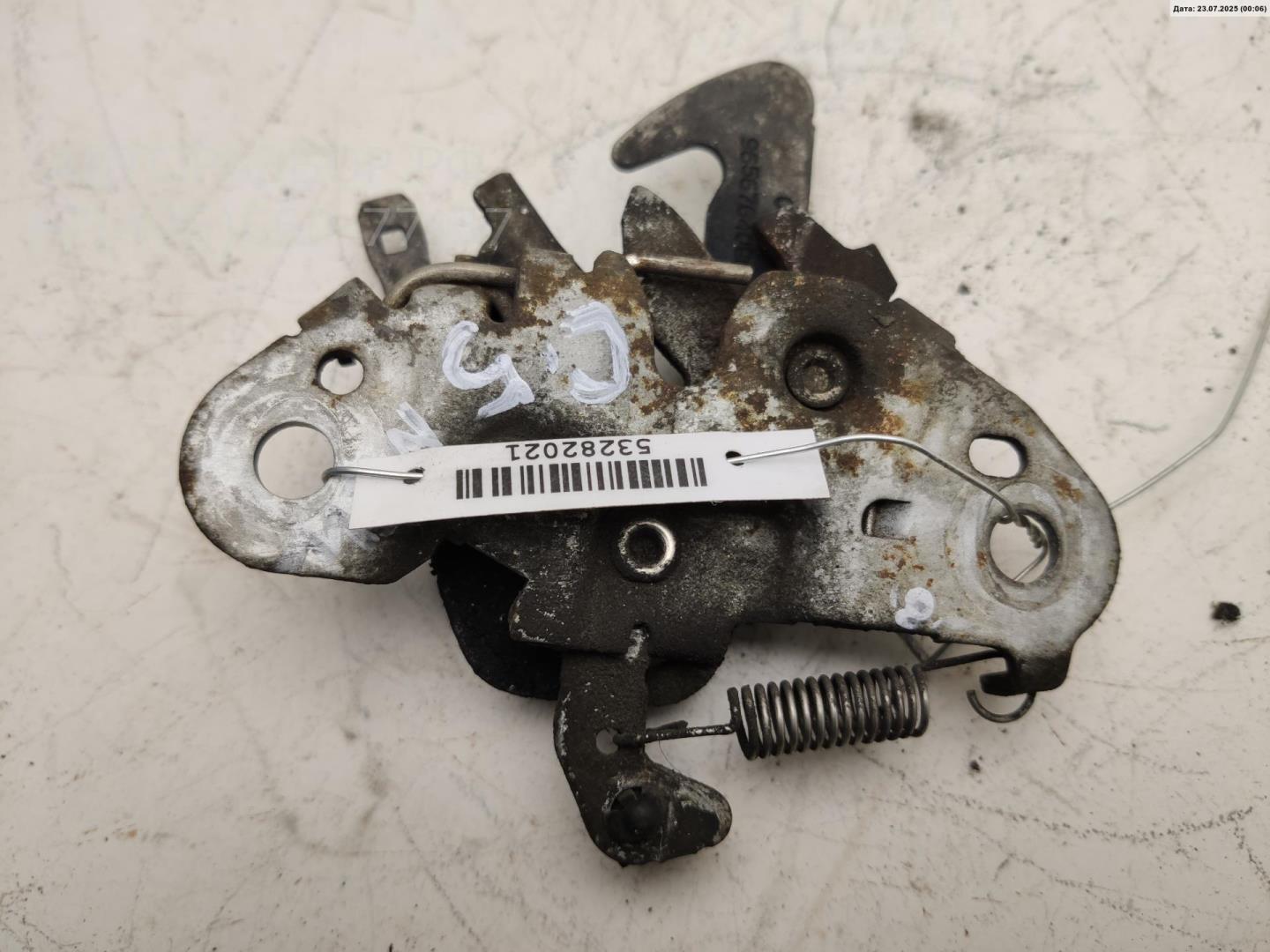 Замок капота